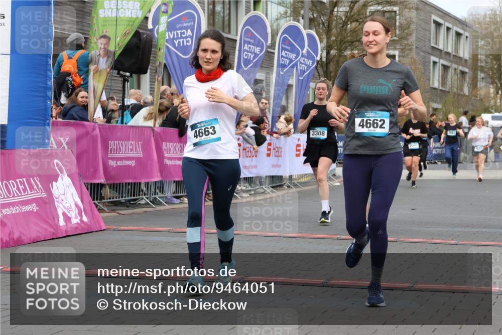 12.04.2026 - 45. Internationalen Wilhelmsburger Insellauf Strokosch-Dieckow http://msf.ph/oto/9464051 12.04.2026 13:15:41 Ziel 4662, 4663, 4559, 3308 meine-sportfotos.de