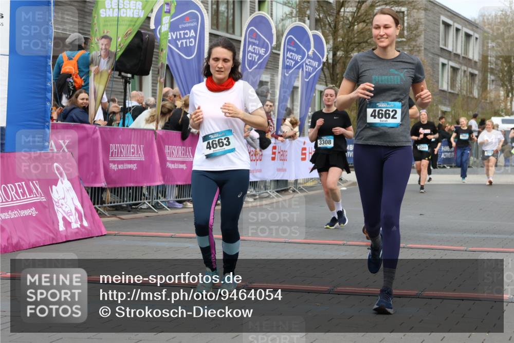 12.04.2026 - 45. Internationalen Wilhelmsburger Insellauf Strokosch-Dieckow http://msf.ph/oto/9464054 12.04.2026 13:15:41 Ziel 4662, 4663, 4559, 3308 meine-sportfotos.de