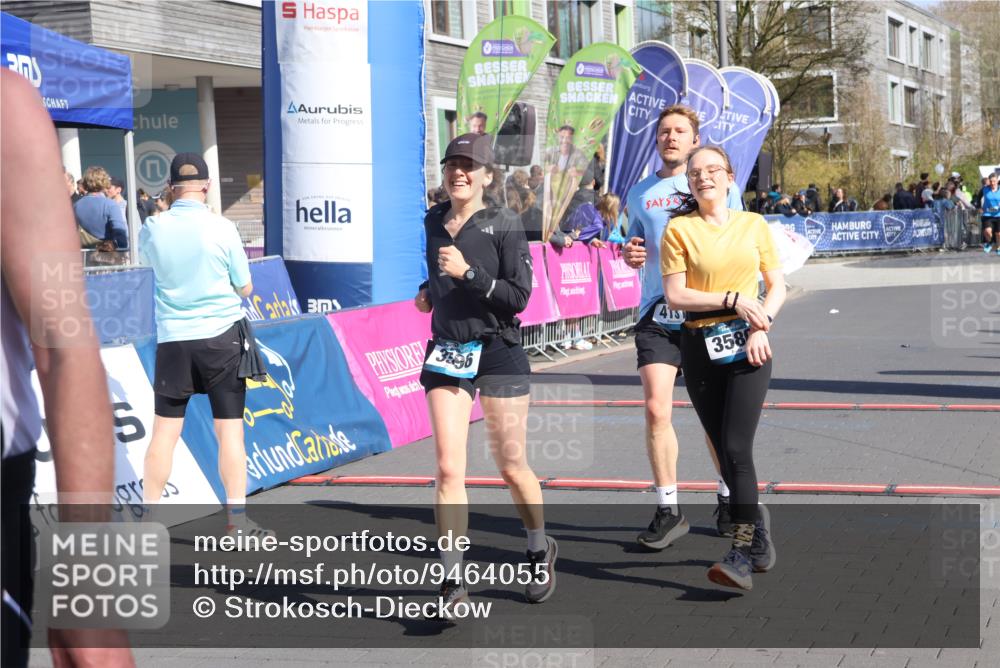 12.04.2026 - 45. Internationalen Wilhelmsburger Insellauf Strokosch-Dieckow http://msf.ph/oto/9464055 12.04.2026 10:54:44 Ziel 3580, 3596, 4131 meine-sportfotos.de