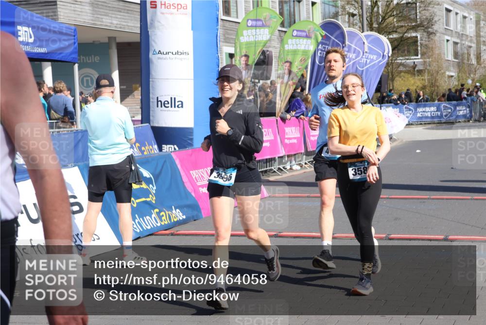 12.04.2026 - 45. Internationalen Wilhelmsburger Insellauf Strokosch-Dieckow http://msf.ph/oto/9464058 12.04.2026 10:54:44 Ziel 3580, 3596, 4131 meine-sportfotos.de