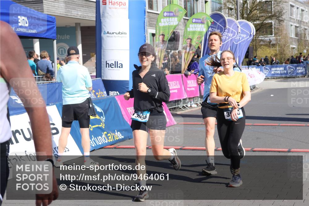 12.04.2026 - 45. Internationalen Wilhelmsburger Insellauf Strokosch-Dieckow http://msf.ph/oto/9464061 12.04.2026 10:54:44 Ziel 3580, 3596, 4131 meine-sportfotos.de