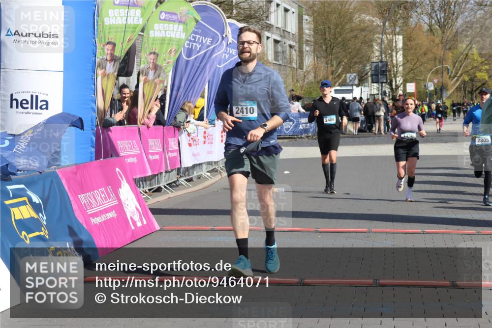 12.04.2026 - 45. Internationalen Wilhelmsburger Insellauf Strokosch-Dieckow http://msf.ph/oto/9464071 12.04.2026 11:14:19 Ziel 2726, 2410, 3330 meine-sportfotos.de