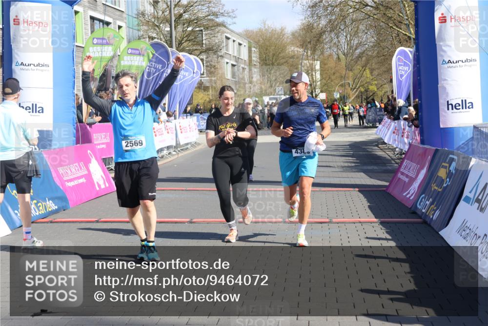 12.04.2026 - 45. Internationalen Wilhelmsburger Insellauf Strokosch-Dieckow http://msf.ph/oto/9464072 12.04.2026 10:54:55 Ziel 2569, 4389, 4390, 2701 meine-sportfotos.de