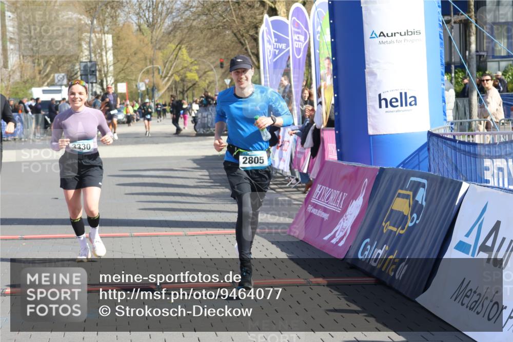 12.04.2026 - 45. Internationalen Wilhelmsburger Insellauf Strokosch-Dieckow http://msf.ph/oto/9464077 12.04.2026 11:14:23 Ziel 2410, 3330, 2486 meine-sportfotos.de