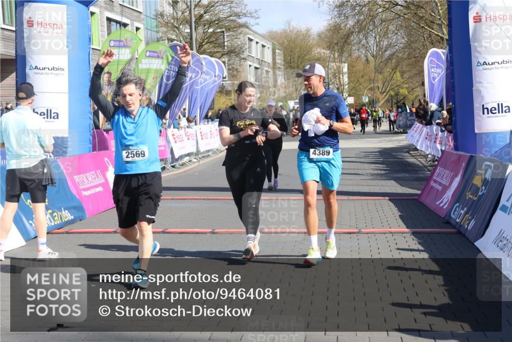 12.04.2026 - 45. Internationalen Wilhelmsburger Insellauf Strokosch-Dieckow http://msf.ph/oto/9464081 12.04.2026 10:54:55 Ziel 2569, 4389, 4390, 2701 meine-sportfotos.de
