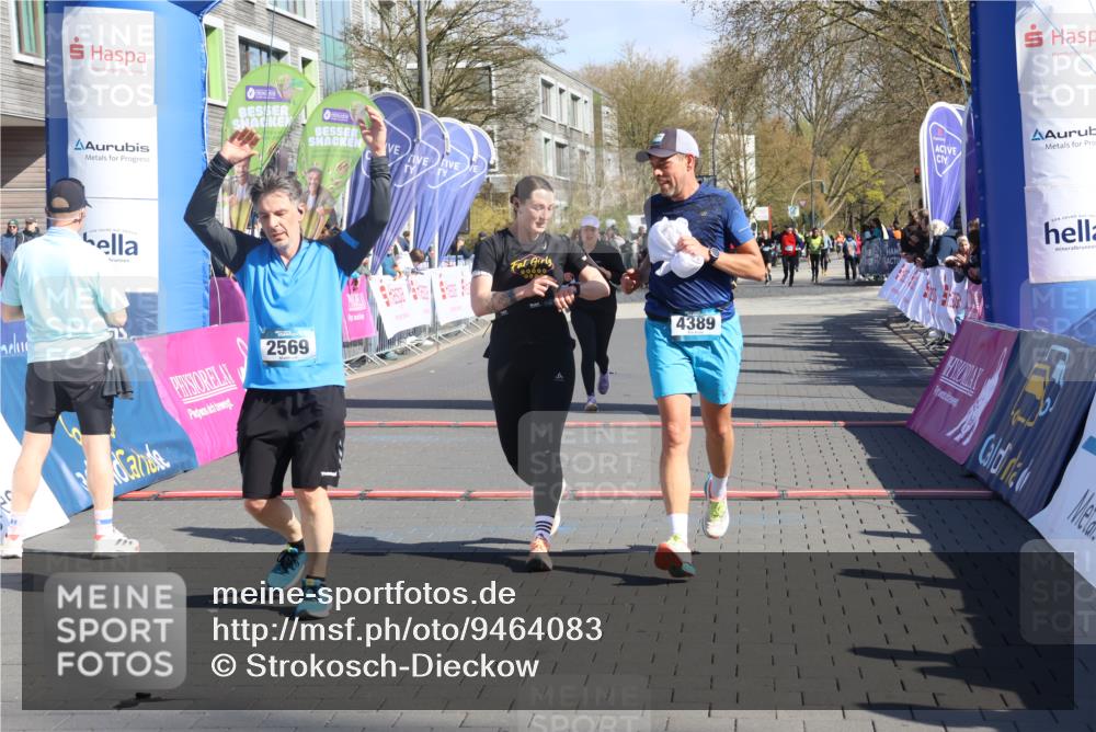 12.04.2026 - 45. Internationalen Wilhelmsburger Insellauf Strokosch-Dieckow http://msf.ph/oto/9464083 12.04.2026 10:54:55 Ziel 2569, 4389, 4390, 2701 meine-sportfotos.de