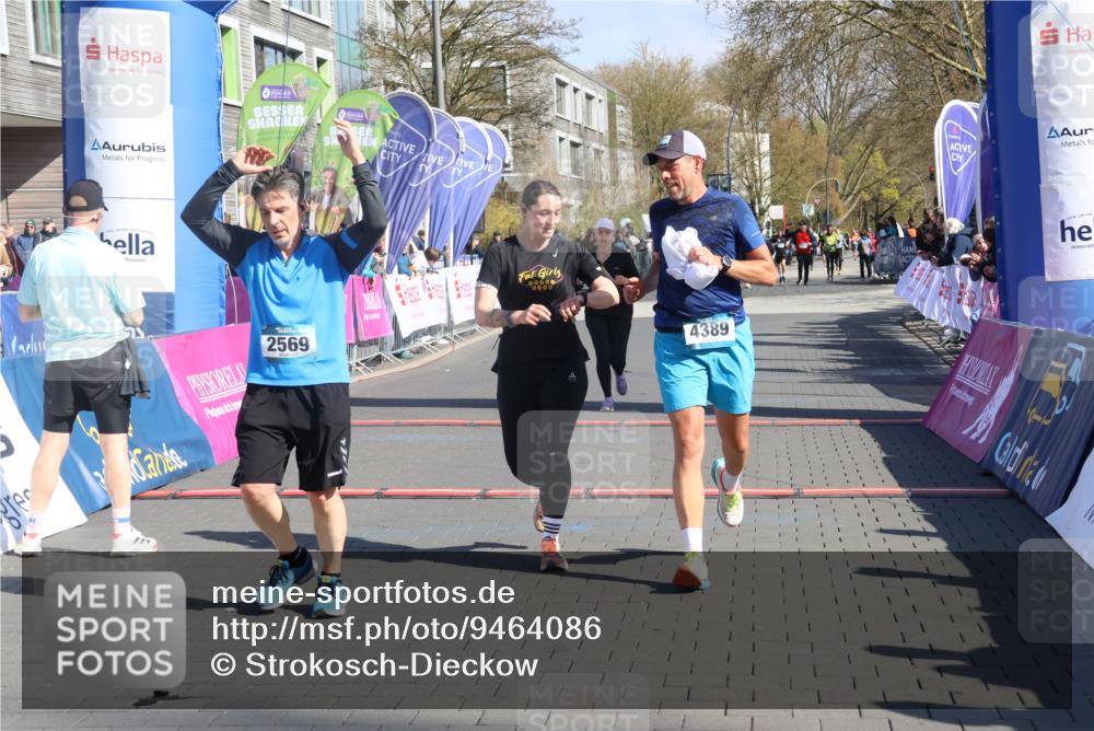 12.04.2026 - 45. Internationalen Wilhelmsburger Insellauf Strokosch-Dieckow http://msf.ph/oto/9464086 12.04.2026 10:54:55 Ziel 2569, 4389, 4390, 2701 meine-sportfotos.de