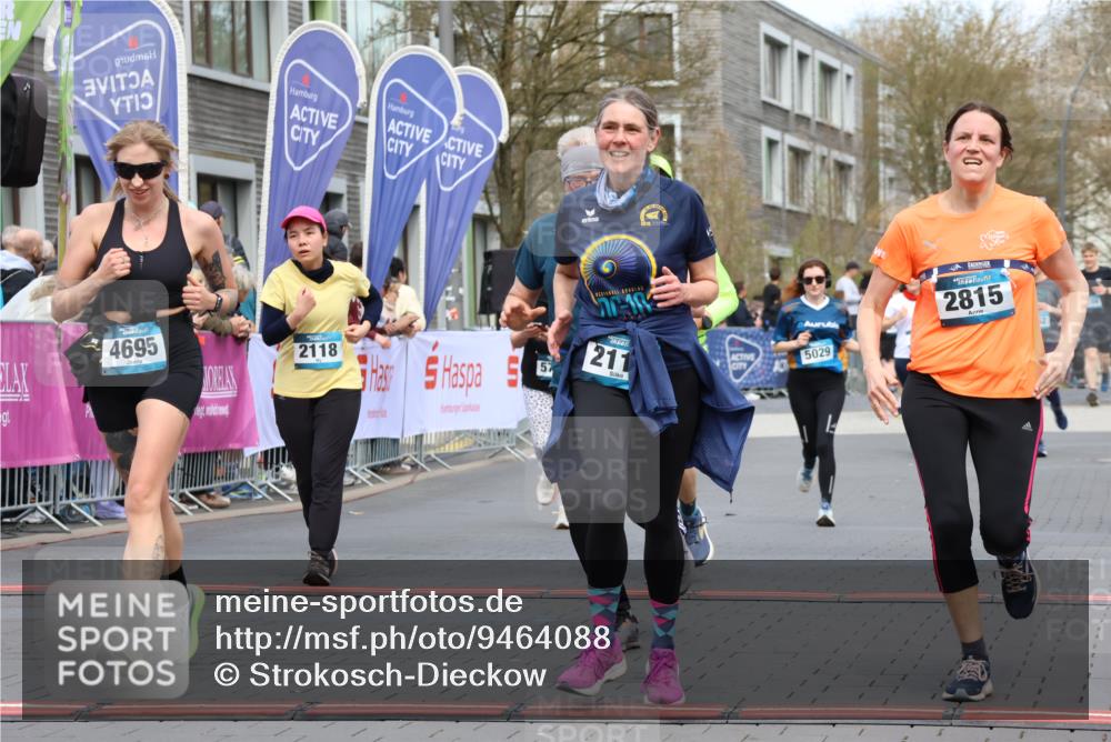 12.04.2026 - 45. Internationalen Wilhelmsburger Insellauf Strokosch-Dieckow http://msf.ph/oto/9464088 12.04.2026 13:15:33 Ziel 2110, 4695, 2815, 2785, 2043, 2118, 5755, 5029 meine-sportfotos.de