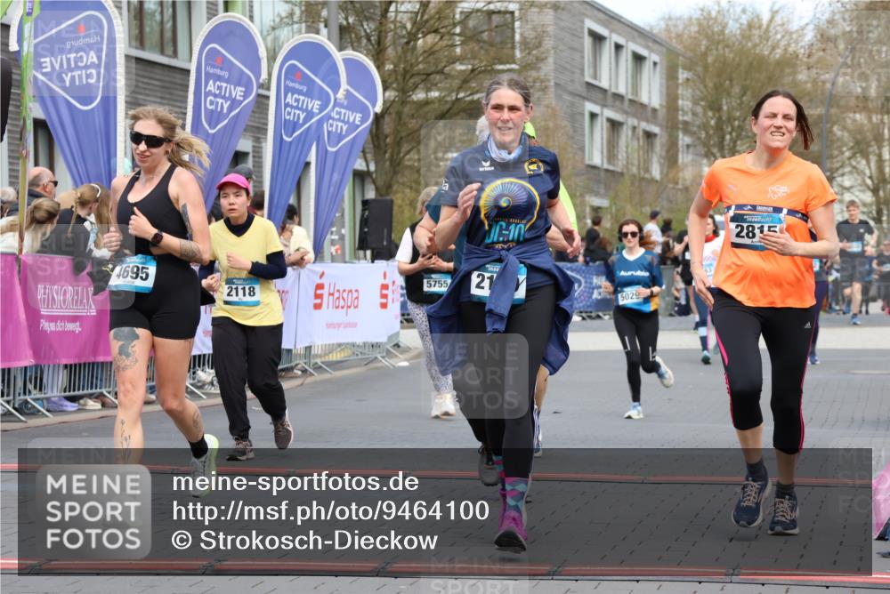12.04.2026 - 45. Internationalen Wilhelmsburger Insellauf Strokosch-Dieckow http://msf.ph/oto/9464100 12.04.2026 13:15:33 Ziel 2110, 4695, 2815, 2785, 2043, 2118, 5755, 5029 meine-sportfotos.de