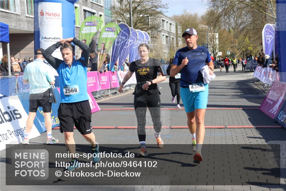 12.04.2026 - 45. Internationalen Wilhelmsburger Insellauf Strokosch-Dieckow http://msf.ph/oto/9464102 12.04.2026 10:54:55 Ziel 2569, 4389, 4390, 2701 meine-sportfotos.de