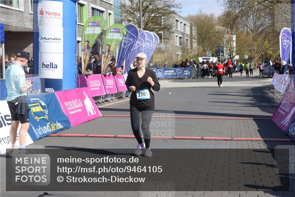 12.04.2026 - 45. Internationalen Wilhelmsburger Insellauf Strokosch-Dieckow http://msf.ph/oto/9464105 12.04.2026 10:54:58 Ziel 2569, 4389, 4390, 2701 meine-sportfotos.de