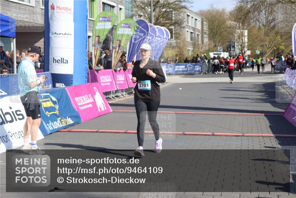 12.04.2026 - 45. Internationalen Wilhelmsburger Insellauf Strokosch-Dieckow http://msf.ph/oto/9464109 12.04.2026 10:54:58 Ziel 2569, 4389, 4390, 2701 meine-sportfotos.de