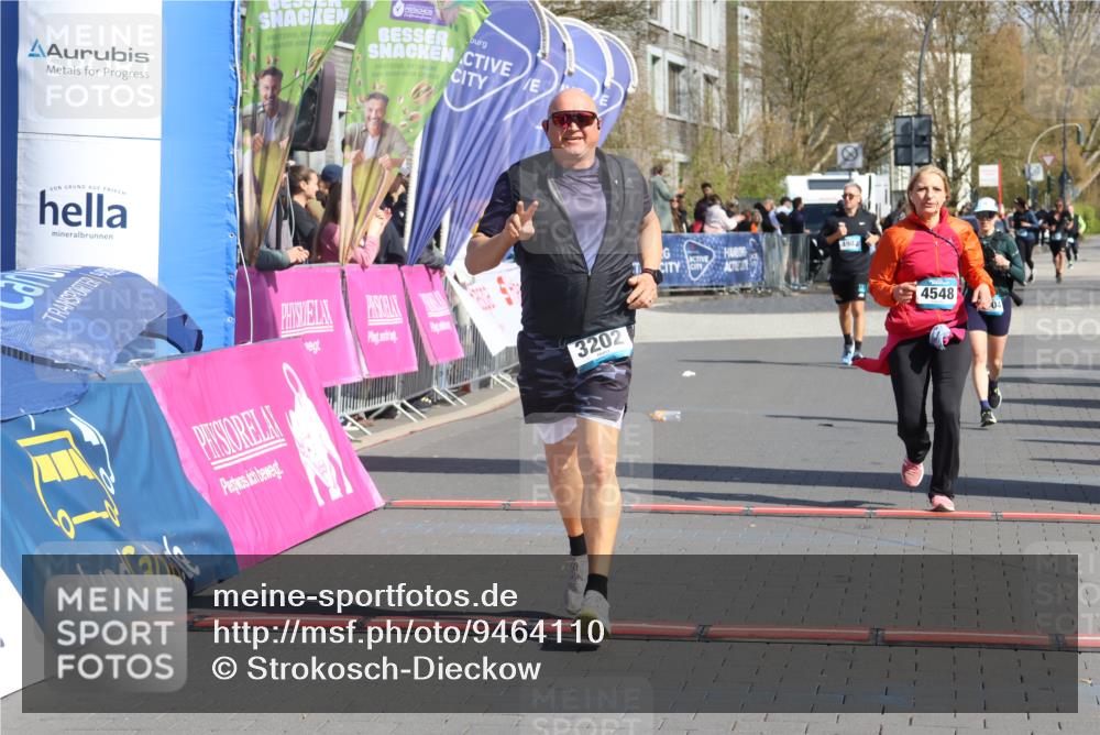 12.04.2026 - 45. Internationalen Wilhelmsburger Insellauf Strokosch-Dieckow http://msf.ph/oto/9464110 12.04.2026 11:14:36 Ziel 3202, 4548, 2404 meine-sportfotos.de