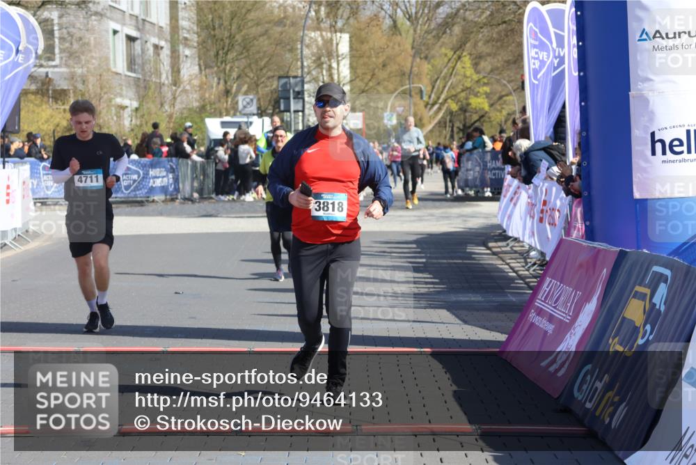 12.04.2026 - 45. Internationalen Wilhelmsburger Insellauf Strokosch-Dieckow http://msf.ph/oto/9464133 12.04.2026 10:55:10 Ziel 4687, 3818, 4711 meine-sportfotos.de
