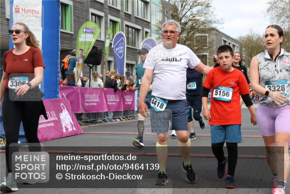 12.04.2026 - 45. Internationalen Wilhelmsburger Insellauf Strokosch-Dieckow http://msf.ph/oto/9464139 12.04.2026 13:15:21 Ziel 4111, 3306, 3328, 2772, 5348, 4837, 4838, 4669 meine-sportfotos.de