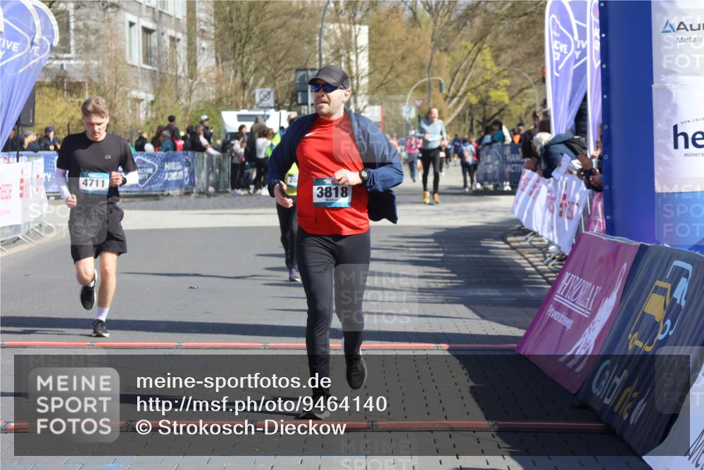 12.04.2026 - 45. Internationalen Wilhelmsburger Insellauf Strokosch-Dieckow http://msf.ph/oto/9464140 12.04.2026 10:55:11 Ziel 3818, 4711, 2088 meine-sportfotos.de