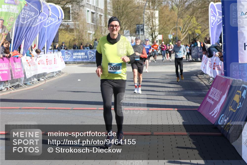 12.04.2026 - 45. Internationalen Wilhelmsburger Insellauf Strokosch-Dieckow http://msf.ph/oto/9464155 12.04.2026 10:55:17 Ziel 2088, 5660, 5317 meine-sportfotos.de