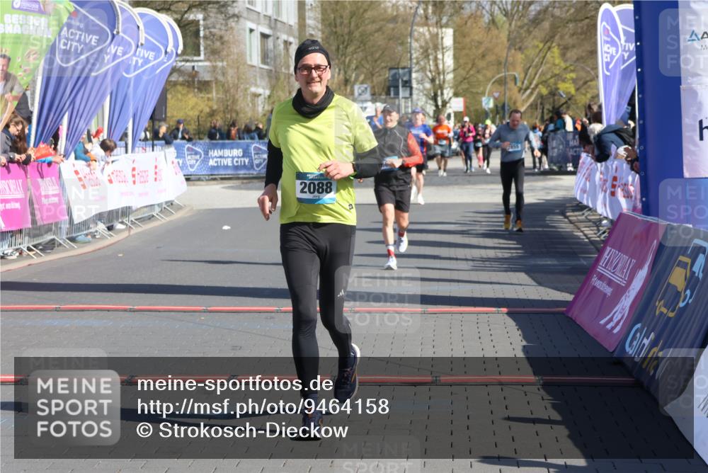 12.04.2026 - 45. Internationalen Wilhelmsburger Insellauf Strokosch-Dieckow http://msf.ph/oto/9464158 12.04.2026 10:55:17 Ziel 2088, 5660, 5317 meine-sportfotos.de