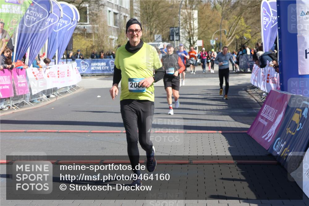 12.04.2026 - 45. Internationalen Wilhelmsburger Insellauf Strokosch-Dieckow http://msf.ph/oto/9464160 12.04.2026 10:55:17 Ziel 2088, 5660, 5317 meine-sportfotos.de