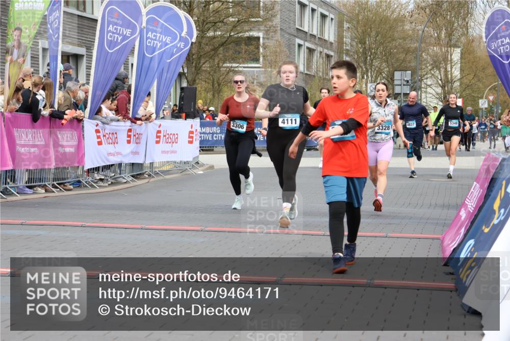 12.04.2026 - 45. Internationalen Wilhelmsburger Insellauf Strokosch-Dieckow http://msf.ph/oto/9464171 12.04.2026 13:15:16 Ziel 4418, 5156, 4111, 3306, 3328, 2772 meine-sportfotos.de