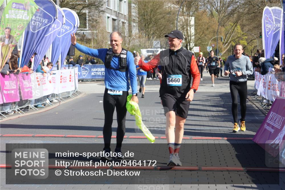 12.04.2026 - 45. Internationalen Wilhelmsburger Insellauf Strokosch-Dieckow http://msf.ph/oto/9464172 12.04.2026 10:55:21 Ziel 5660, 5317, 2821, 2855 meine-sportfotos.de