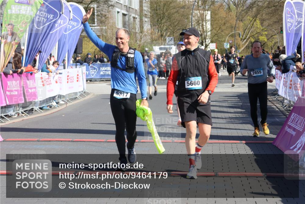 12.04.2026 - 45. Internationalen Wilhelmsburger Insellauf Strokosch-Dieckow http://msf.ph/oto/9464179 12.04.2026 10:55:22 Ziel 5660, 5317, 2821, 2855 meine-sportfotos.de