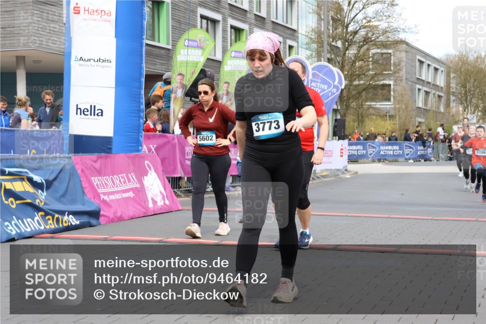 12.04.2026 - 45. Internationalen Wilhelmsburger Insellauf Strokosch-Dieckow http://msf.ph/oto/9464182 12.04.2026 13:15:13 Ziel 3773, 5602, 4960, 4418, 5156, 4111 meine-sportfotos.de