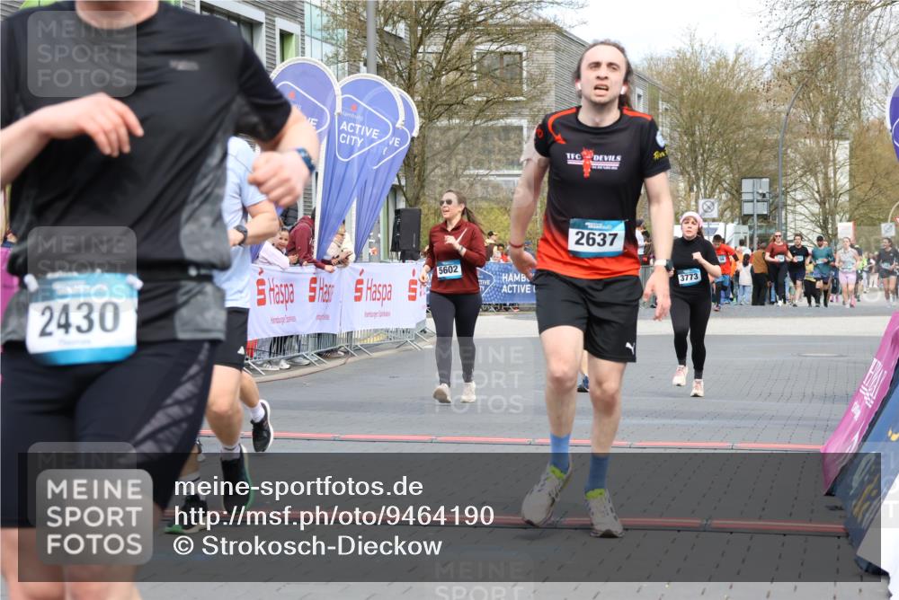 12.04.2026 - 45. Internationalen Wilhelmsburger Insellauf Strokosch-Dieckow http://msf.ph/oto/9464190 12.04.2026 13:15:08 Ziel 2430, 5813, 4747, 3773, 5602, 4960 meine-sportfotos.de