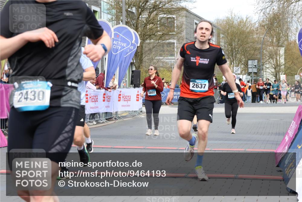 12.04.2026 - 45. Internationalen Wilhelmsburger Insellauf Strokosch-Dieckow http://msf.ph/oto/9464193 12.04.2026 13:15:08 Ziel 2430, 5813, 4747, 3773, 5602, 4960 meine-sportfotos.de
