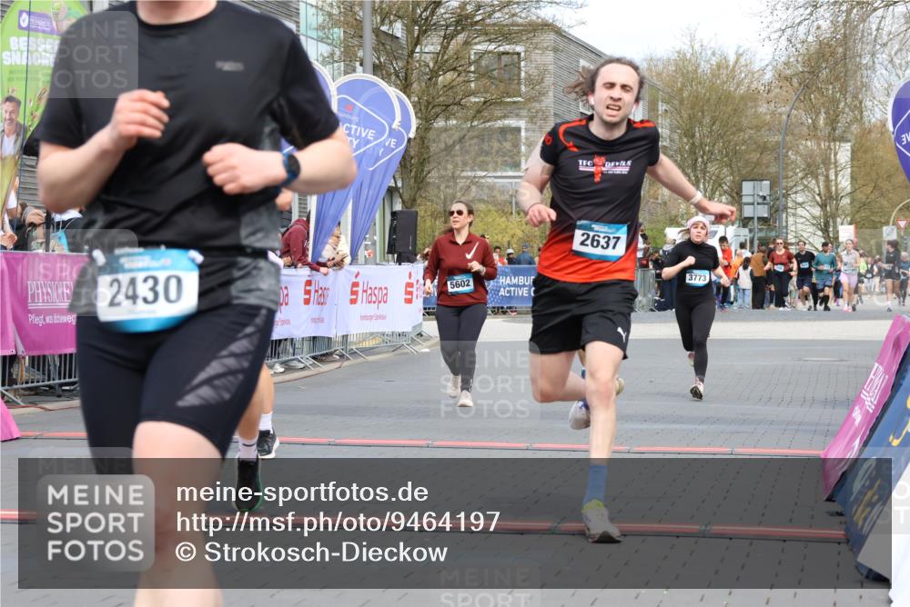 12.04.2026 - 45. Internationalen Wilhelmsburger Insellauf Strokosch-Dieckow http://msf.ph/oto/9464197 12.04.2026 13:15:08 Ziel 2430, 5813, 4747, 3773, 5602, 4960 meine-sportfotos.de
