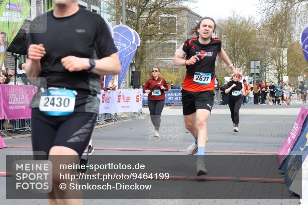 12.04.2026 - 45. Internationalen Wilhelmsburger Insellauf Strokosch-Dieckow http://msf.ph/oto/9464199 12.04.2026 13:15:07 Ziel 2430, 5813, 4747, 3773, 5602, 4960 meine-sportfotos.de