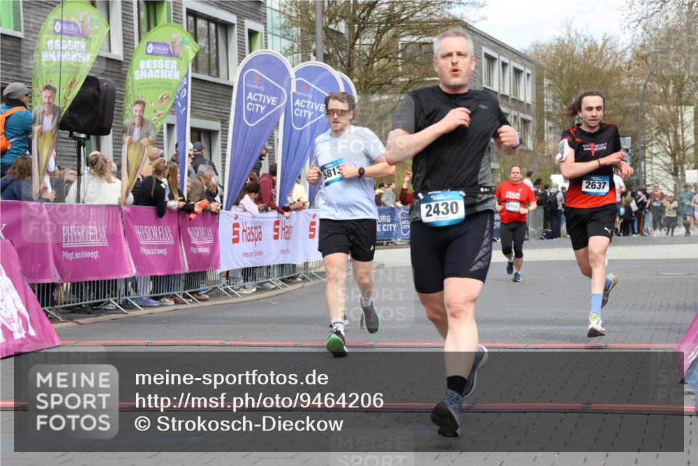 12.04.2026 - 45. Internationalen Wilhelmsburger Insellauf Strokosch-Dieckow http://msf.ph/oto/9464206 12.04.2026 13:15:06 Ziel 4852, 2430, 5813, 4747, 3773, 5602 meine-sportfotos.de