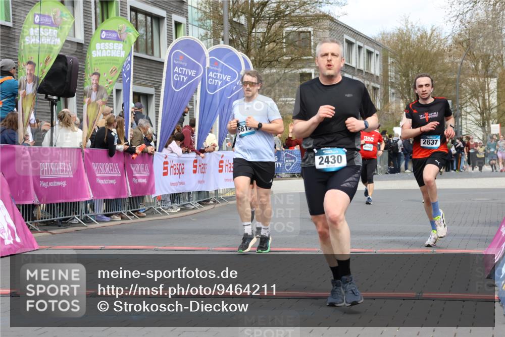 12.04.2026 - 45. Internationalen Wilhelmsburger Insellauf Strokosch-Dieckow http://msf.ph/oto/9464211 12.04.2026 13:15:06 Ziel 4852, 2430, 5813, 4747, 3773, 5602 meine-sportfotos.de
