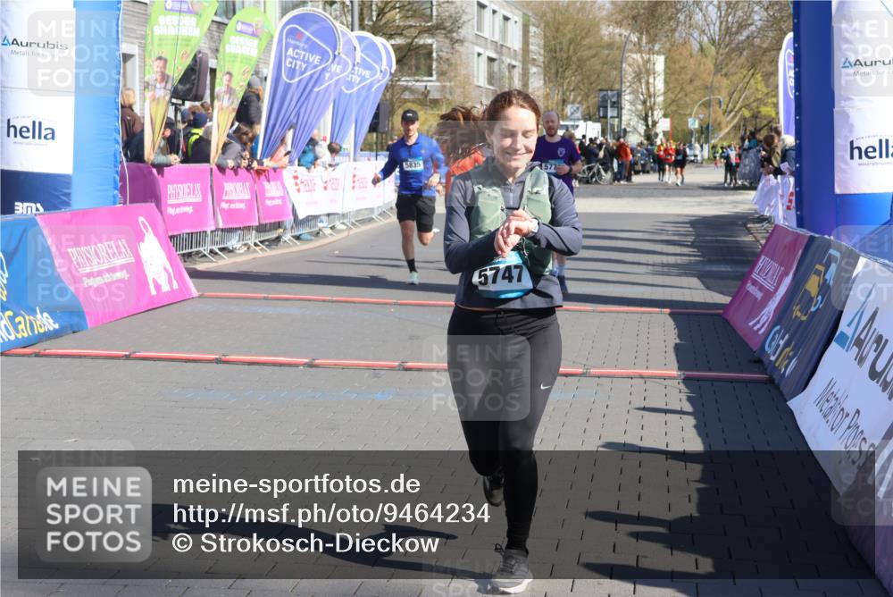 12.04.2026 - 45. Internationalen Wilhelmsburger Insellauf Strokosch-Dieckow http://msf.ph/oto/9464234 12.04.2026 10:55:43 Ziel 5747, 5773, 5835, 5268, 4500 meine-sportfotos.de