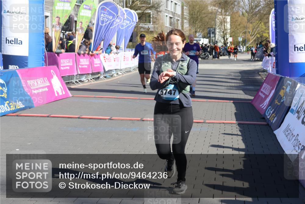 12.04.2026 - 45. Internationalen Wilhelmsburger Insellauf Strokosch-Dieckow http://msf.ph/oto/9464236 12.04.2026 10:55:43 Ziel 5747, 5773, 5835, 5268, 4500 meine-sportfotos.de