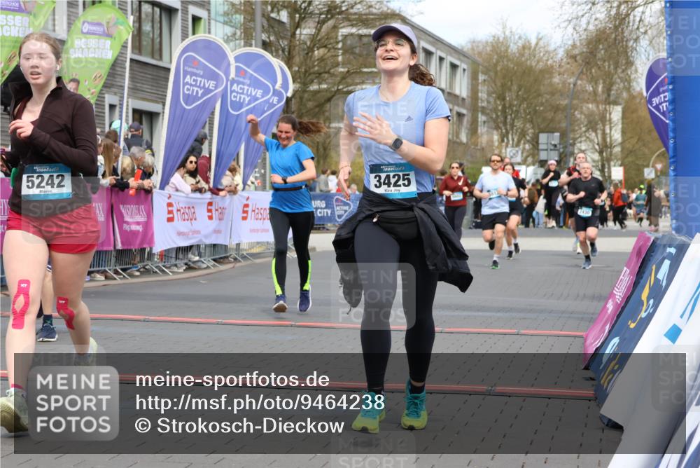12.04.2026 - 45. Internationalen Wilhelmsburger Insellauf Strokosch-Dieckow http://msf.ph/oto/9464238 12.04.2026 13:15:01 Ziel 3469, 2107, 4421, 5242, 3425, 5142, 4852, 2430 meine-sportfotos.de
