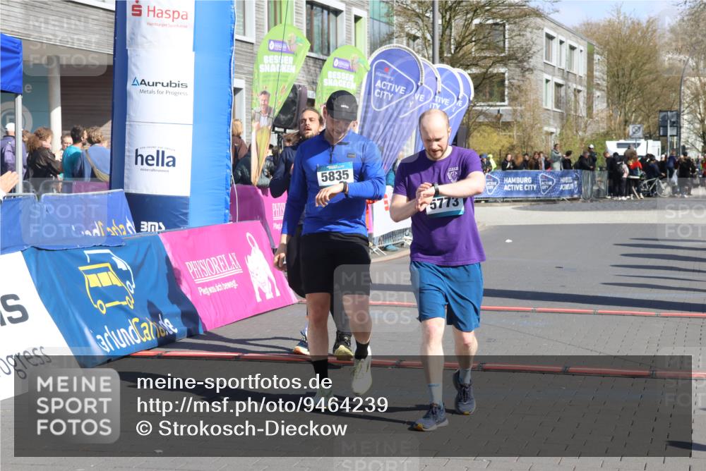 12.04.2026 - 45. Internationalen Wilhelmsburger Insellauf Strokosch-Dieckow http://msf.ph/oto/9464239 12.04.2026 10:55:46 Ziel 5773, 5835, 5268, 4500 meine-sportfotos.de