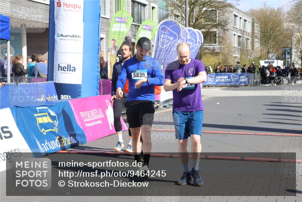 12.04.2026 - 45. Internationalen Wilhelmsburger Insellauf Strokosch-Dieckow http://msf.ph/oto/9464245 12.04.2026 10:55:47 Ziel 5773, 5835, 5268, 4500 meine-sportfotos.de