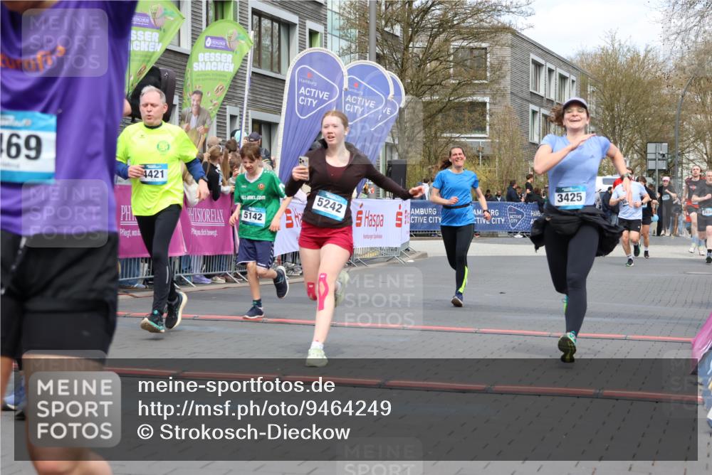 12.04.2026 - 45. Internationalen Wilhelmsburger Insellauf Strokosch-Dieckow http://msf.ph/oto/9464249 12.04.2026 13:15:00 Ziel 3469, 2107, 4421, 5242, 3425, 5142, 4852 meine-sportfotos.de