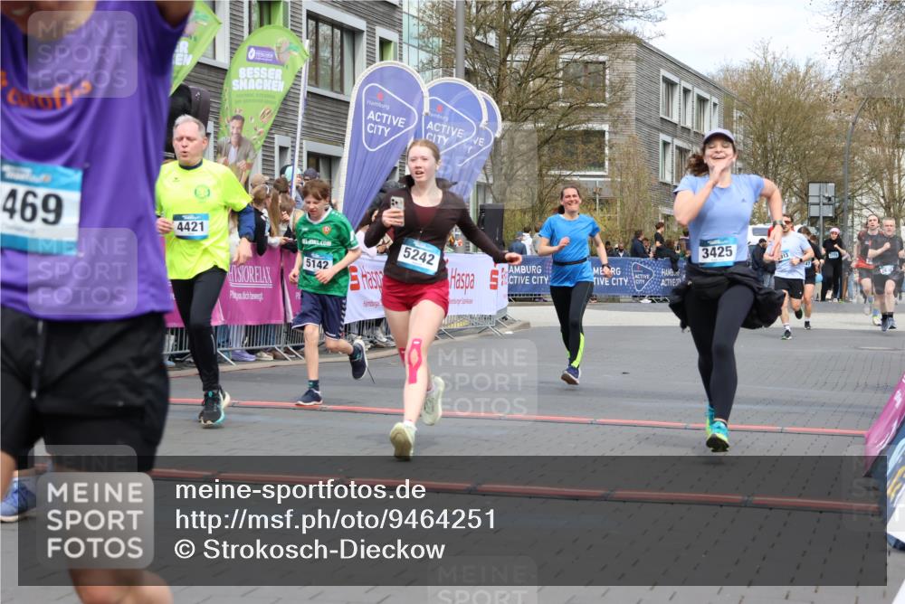 12.04.2026 - 45. Internationalen Wilhelmsburger Insellauf Strokosch-Dieckow http://msf.ph/oto/9464251 12.04.2026 13:15:00 Ziel 3469, 2107, 4421, 5242, 3425, 5142, 4852 meine-sportfotos.de