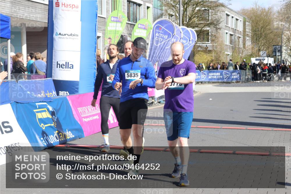 12.04.2026 - 45. Internationalen Wilhelmsburger Insellauf Strokosch-Dieckow http://msf.ph/oto/9464252 12.04.2026 10:55:47 Ziel 5773, 5835, 5268, 4500 meine-sportfotos.de