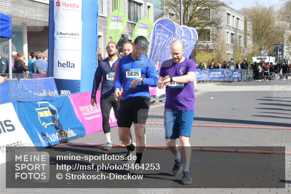 12.04.2026 - 45. Internationalen Wilhelmsburger Insellauf Strokosch-Dieckow http://msf.ph/oto/9464253 12.04.2026 10:55:47 Ziel 5773, 5835, 5268, 4500 meine-sportfotos.de