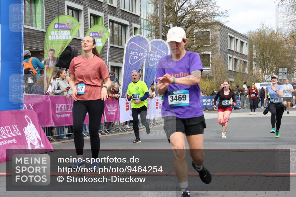 12.04.2026 - 45. Internationalen Wilhelmsburger Insellauf Strokosch-Dieckow http://msf.ph/oto/9464254 12.04.2026 13:14:58 Ziel 3443, 3469, 2107, 4421, 5242, 3425, 5142, 4852 meine-sportfotos.de