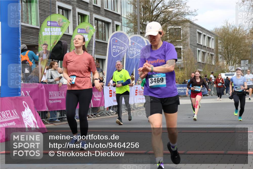12.04.2026 - 45. Internationalen Wilhelmsburger Insellauf Strokosch-Dieckow http://msf.ph/oto/9464256 12.04.2026 13:14:58 Ziel 3443, 3469, 2107, 4421, 5242, 3425, 5142, 4852 meine-sportfotos.de