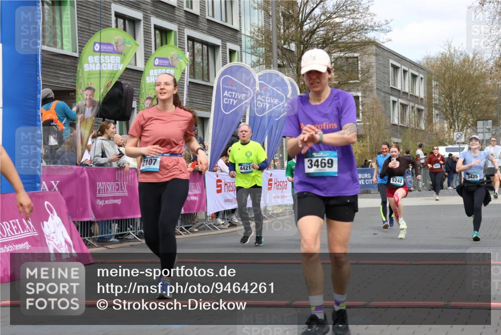 12.04.2026 - 45. Internationalen Wilhelmsburger Insellauf Strokosch-Dieckow http://msf.ph/oto/9464261 12.04.2026 13:14:58 Ziel 3443, 3469, 2107, 4421, 5242, 3425, 5142, 4852 meine-sportfotos.de
