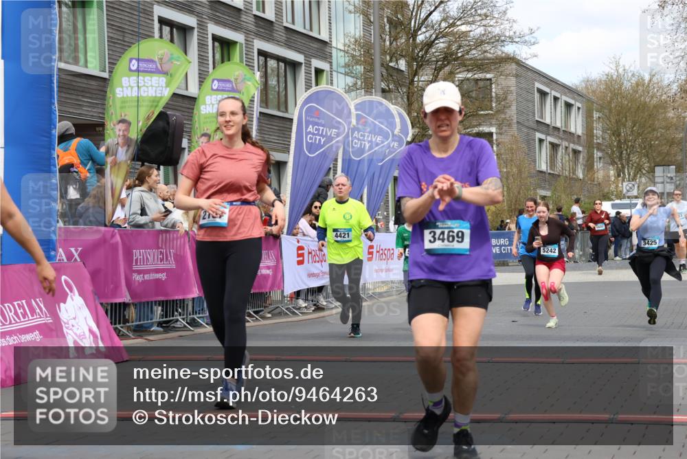 12.04.2026 - 45. Internationalen Wilhelmsburger Insellauf Strokosch-Dieckow http://msf.ph/oto/9464263 12.04.2026 13:14:58 Ziel 3443, 3469, 2107, 4421, 5242, 3425, 5142, 4852 meine-sportfotos.de