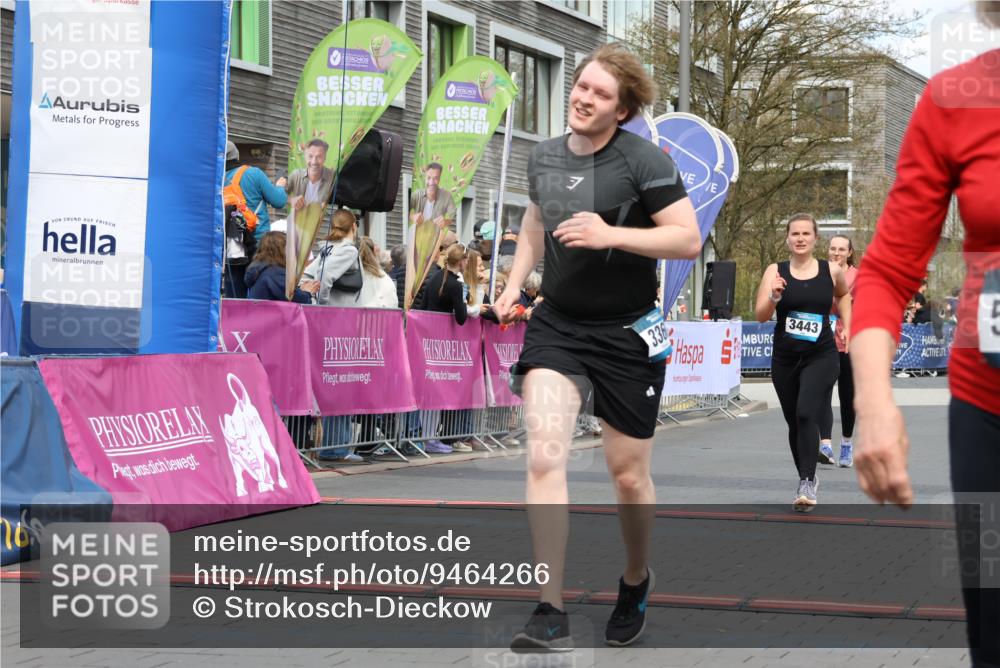 12.04.2026 - 45. Internationalen Wilhelmsburger Insellauf Strokosch-Dieckow http://msf.ph/oto/9464266 12.04.2026 13:14:54 Ziel 3360, 3443, 3469, 2107 meine-sportfotos.de