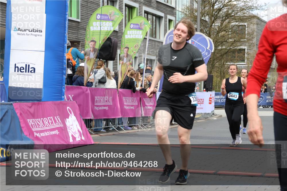 12.04.2026 - 45. Internationalen Wilhelmsburger Insellauf Strokosch-Dieckow http://msf.ph/oto/9464268 12.04.2026 13:14:54 Ziel 3360, 3443, 3469, 2107 meine-sportfotos.de