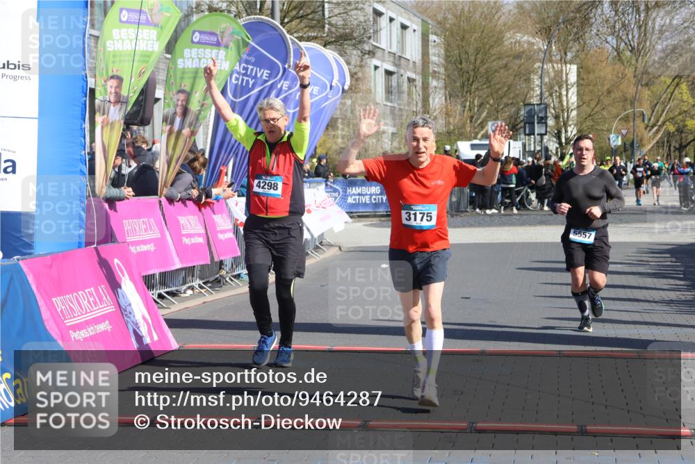 12.04.2026 - 45. Internationalen Wilhelmsburger Insellauf Strokosch-Dieckow http://msf.ph/oto/9464287 12.04.2026 10:56:05 Ziel 3175, 4298, 5557 meine-sportfotos.de
