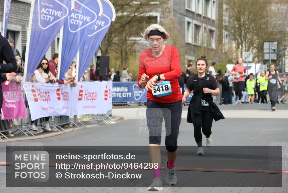 12.04.2026 - 45. Internationalen Wilhelmsburger Insellauf Strokosch-Dieckow http://msf.ph/oto/9464298 12.04.2026 13:14:45 Ziel 5418, 5481, 4228, 4573 meine-sportfotos.de